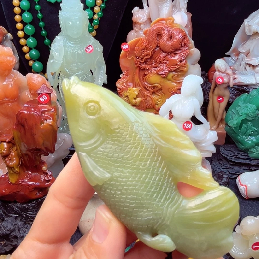 寿山石年年有余手玩件