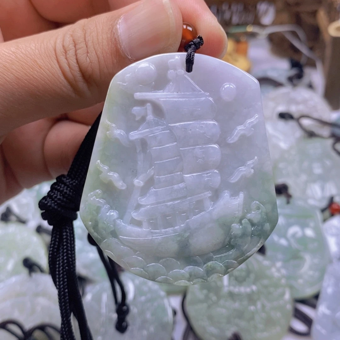 翡翠颈饰未镶嵌翡翠