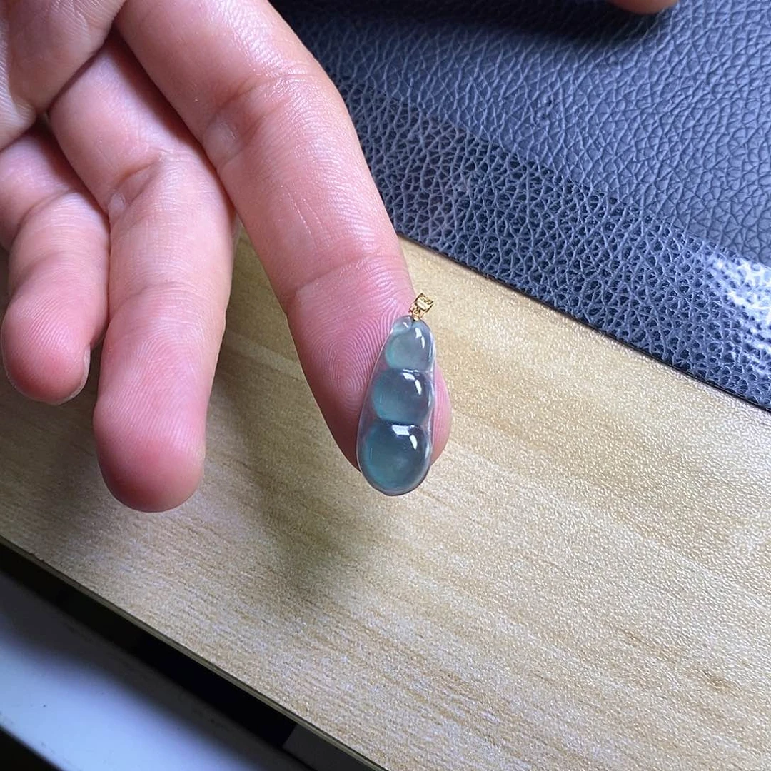 颈饰18K金镶嵌翡翠