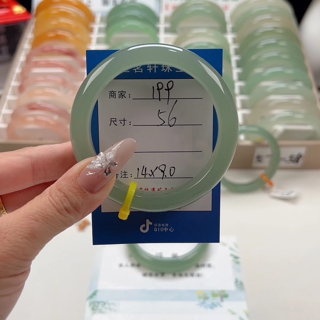 未镶嵌手镯石英质玉