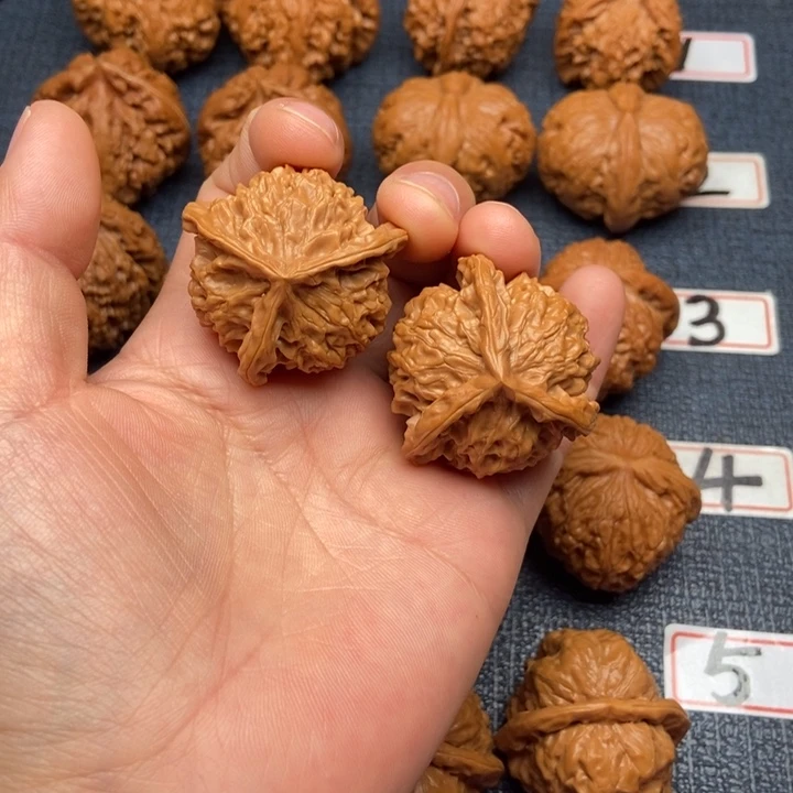 把件文玩核桃三棱37