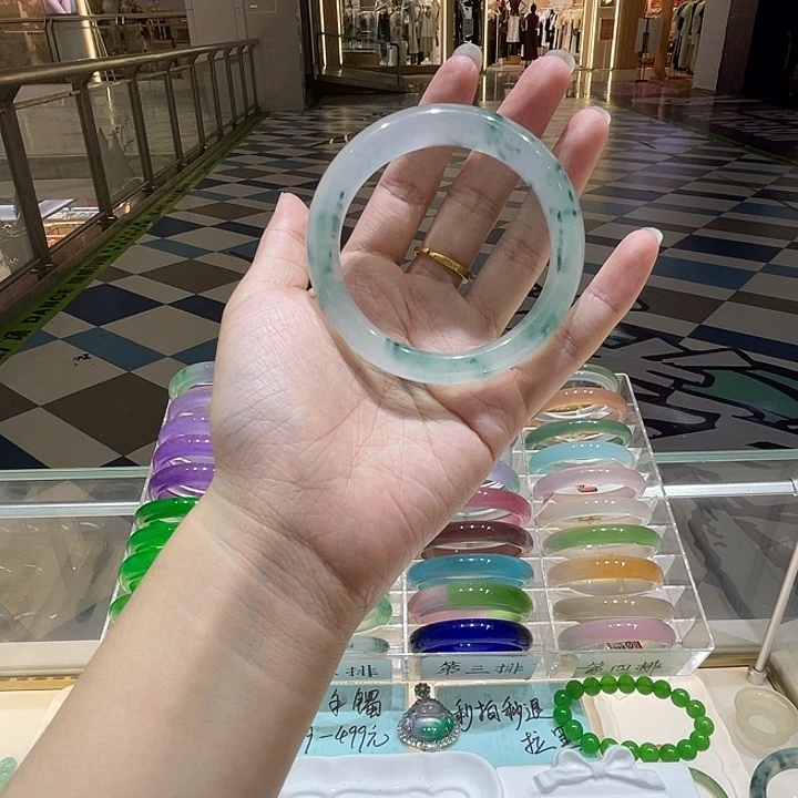 石英质玉手镯未镶嵌独龙玉