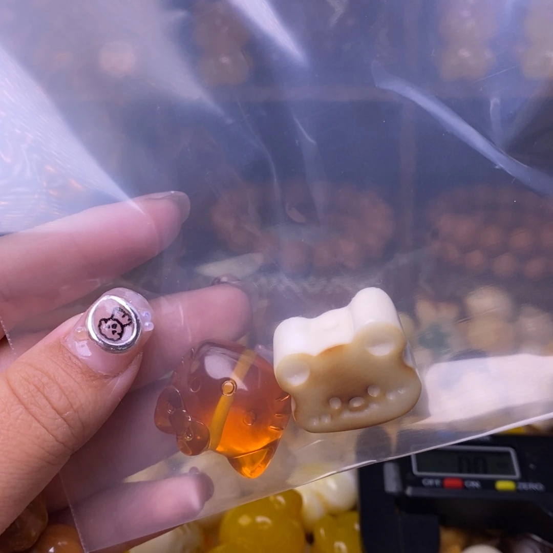 非金属2个屁桃配饰