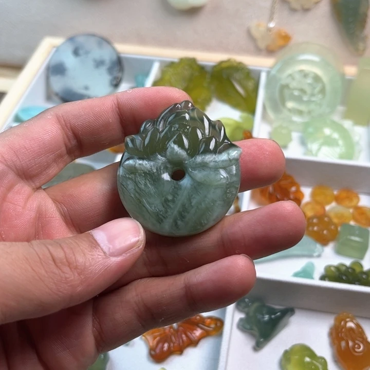 未镶嵌蛇纹石玉颈饰