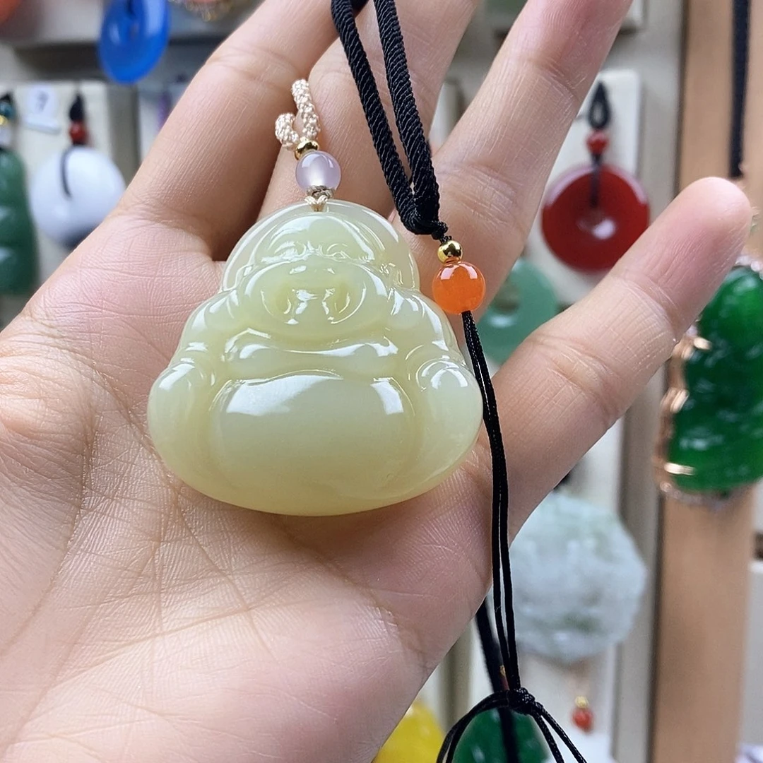 杨***姐石英质玉未镶嵌颈饰