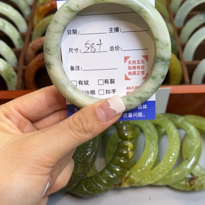 贾***贴蛇纹石玉合金手镯