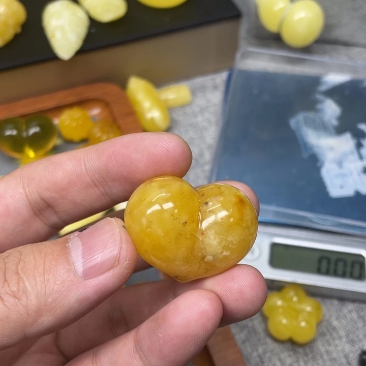 三***柔琥珀未镶嵌珠宝奇石