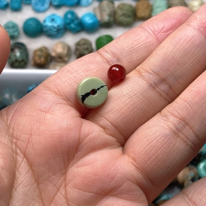 颈饰未镶嵌南红玛瑙