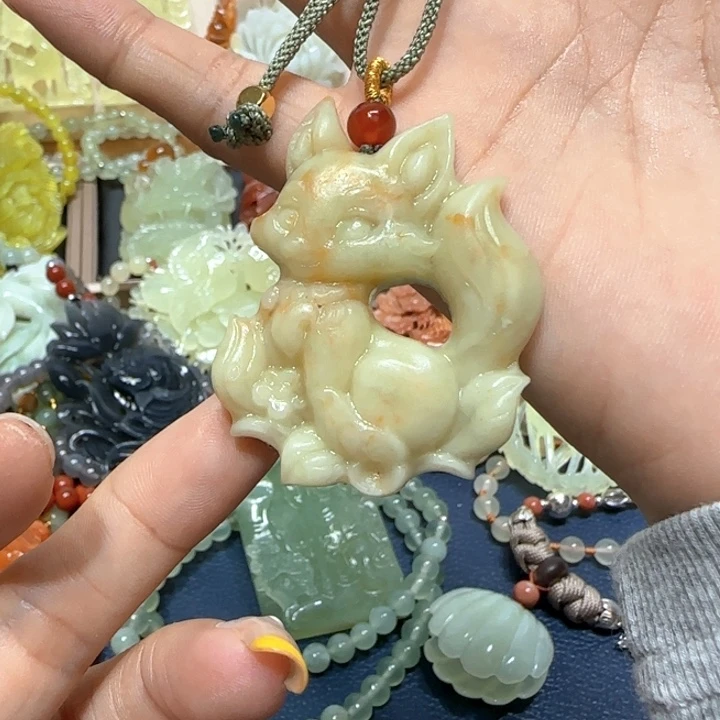 未镶嵌蛇纹石玉吊坠
