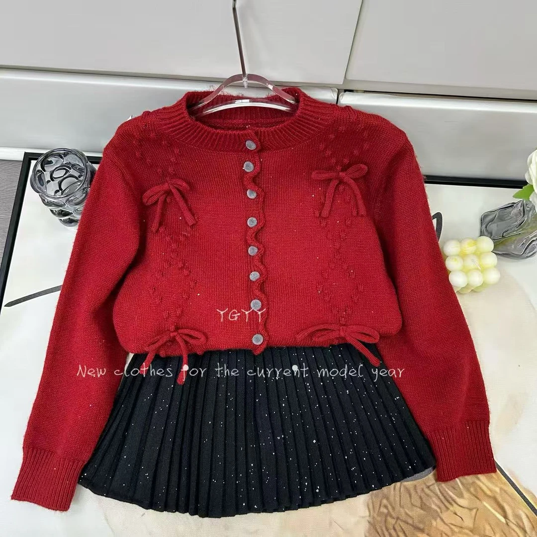 8021-女童年款复古定制木耳边精致扣亮丝蝴蝶结毛衣百褶裙