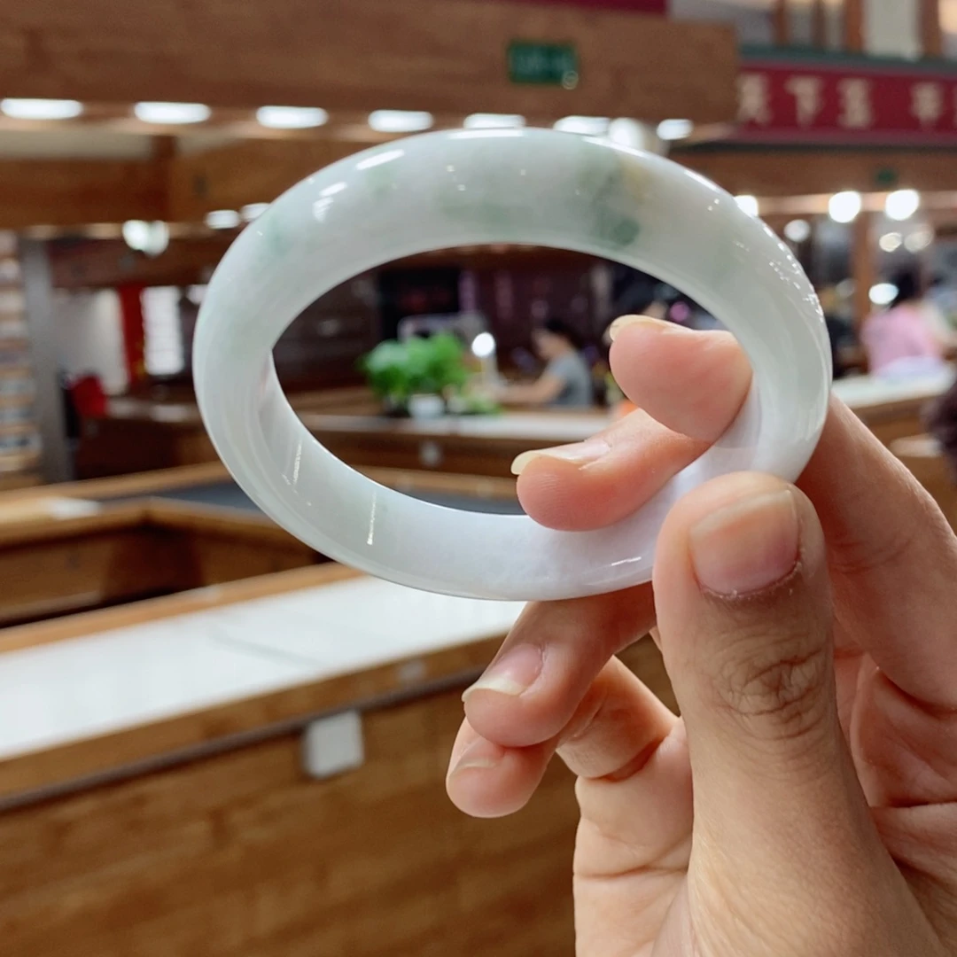 翡翠手镯未镶嵌美*滋买断