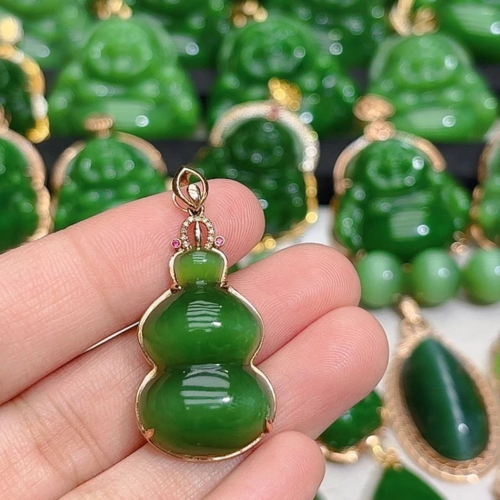 和田玉（碧玉）颈饰18K金镶嵌