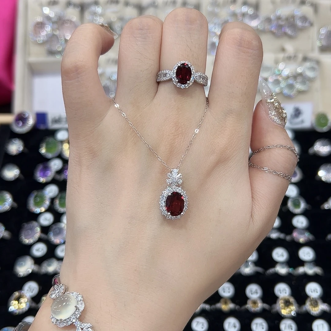 是***.石榴石戒指银S925镶嵌