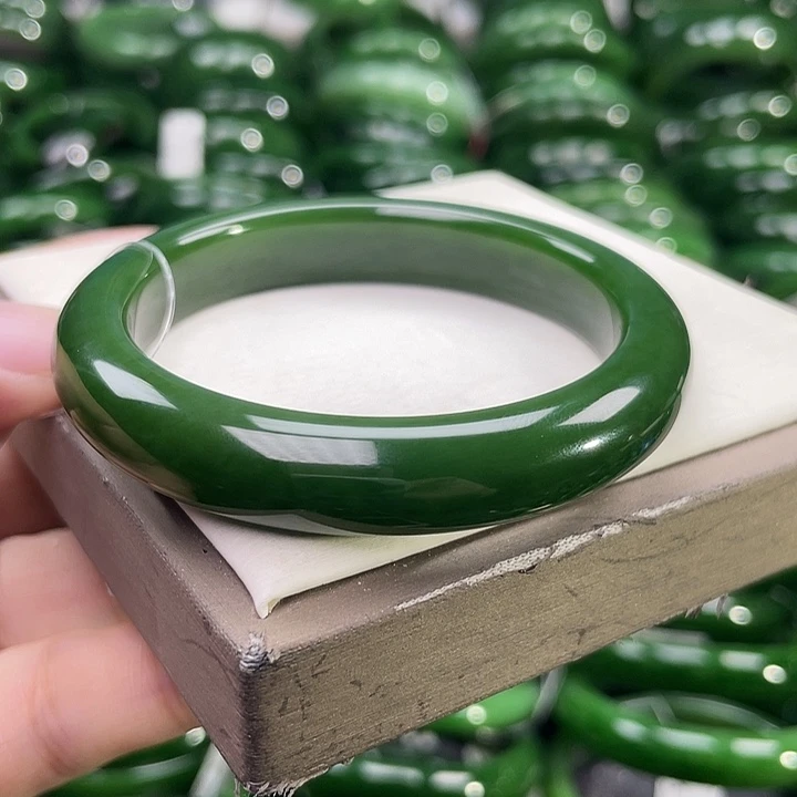 未镶嵌手镯和田玉（碧玉）