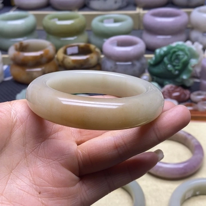 石英质玉未镶嵌手镯