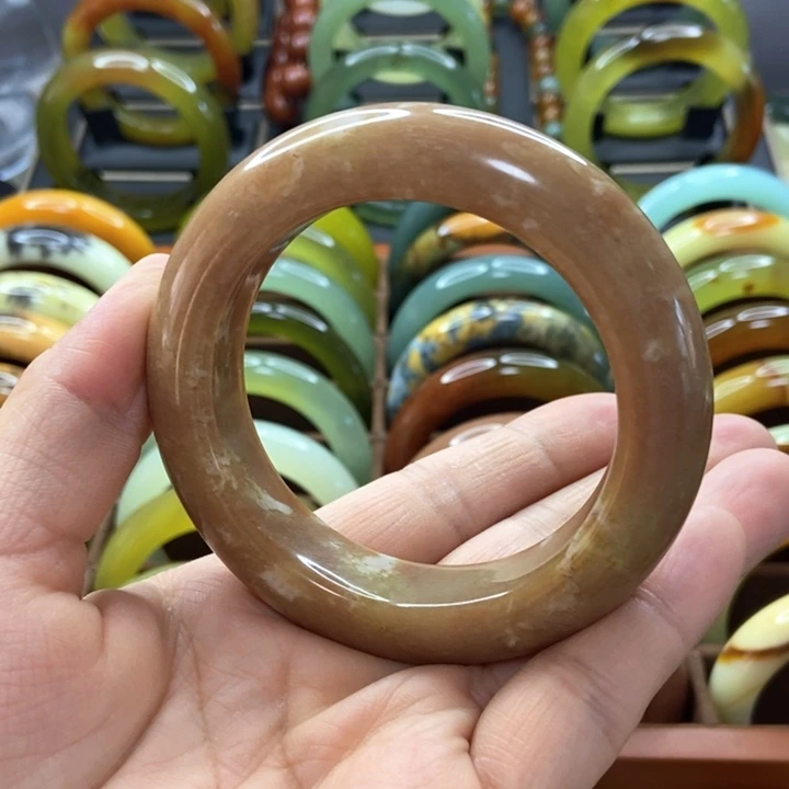蛇纹石玉手镯未镶嵌夢****?