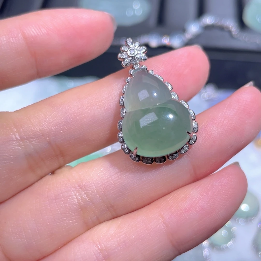 颈饰18K金镶嵌翡翠翡翠