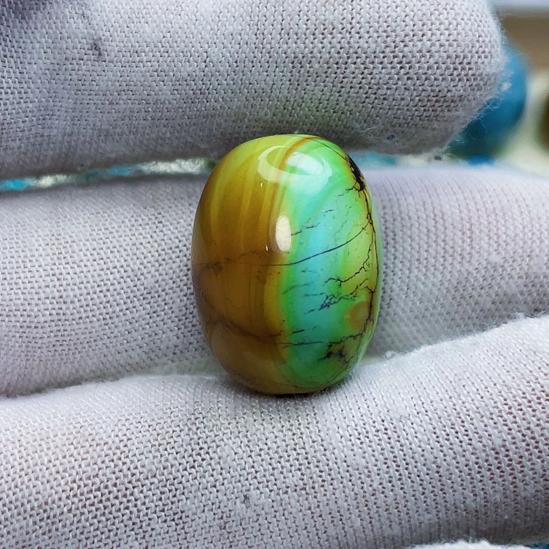 绿松石未镶嵌颈饰