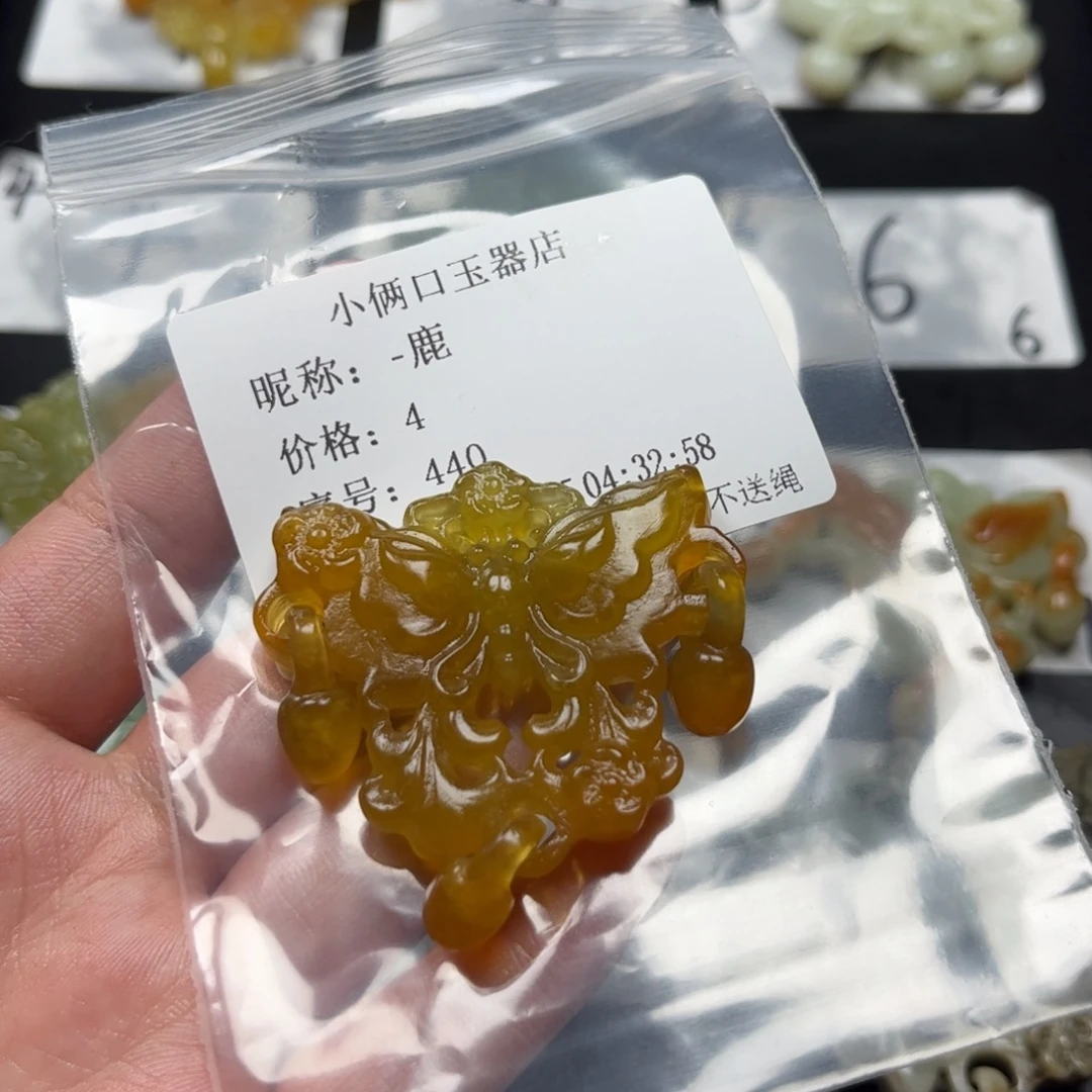 -***鹿蛇纹石玉未镶嵌颈饰
