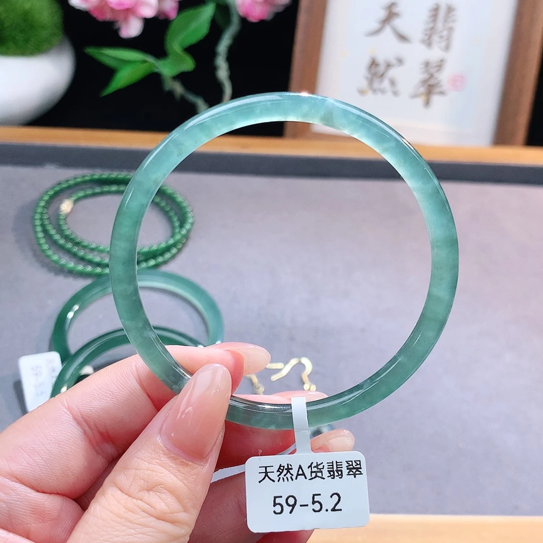 未镶嵌手镯（圆镯）翡翠