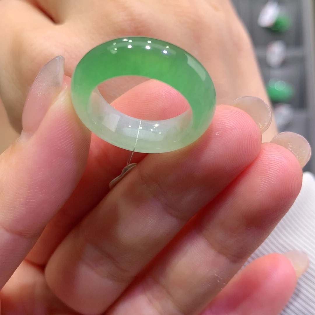 翡翠戒指未镶嵌翡翠