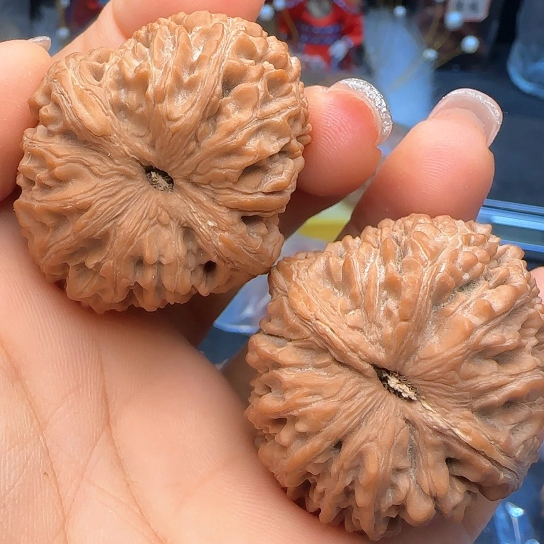 给***嘿吊坠文玩核桃蒜头➕打底