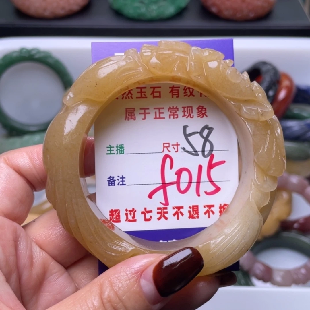 【闪购商品】未镶嵌手镯（圆镯）石英质玉