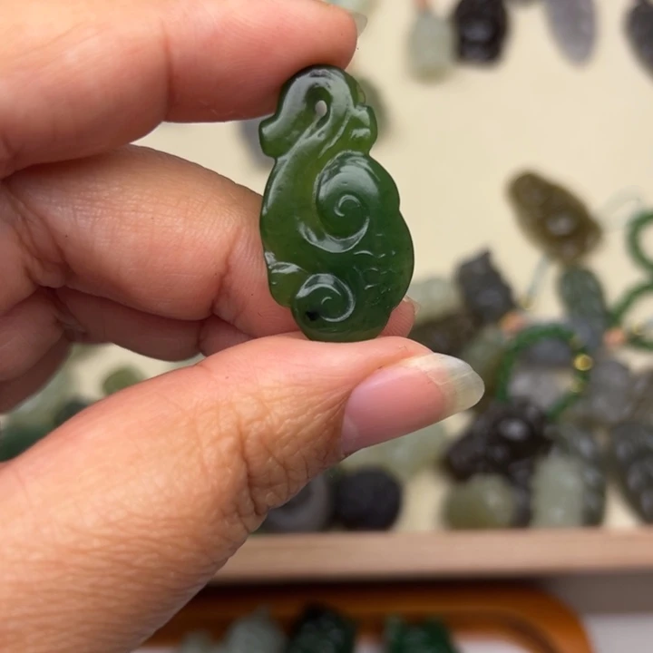 和田玉（碧玉）未镶嵌颈饰