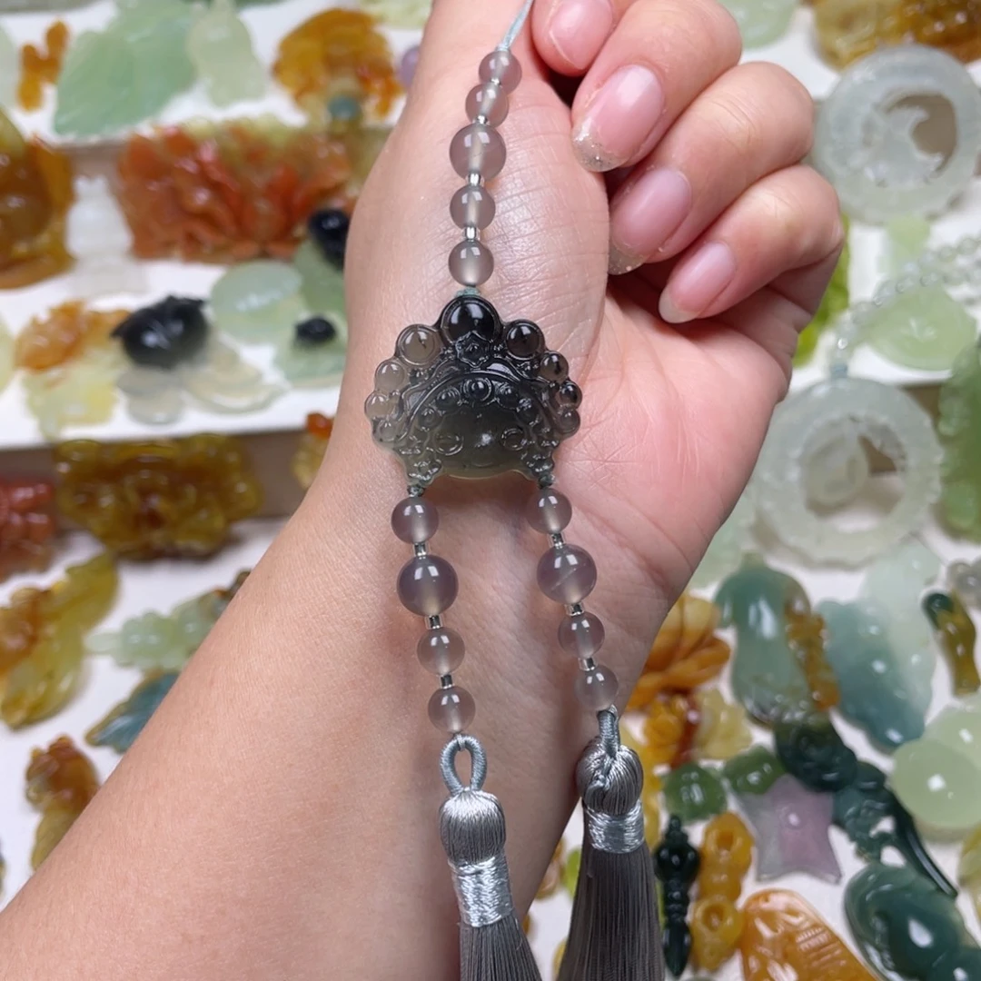 蛇纹石玉未镶嵌颈饰