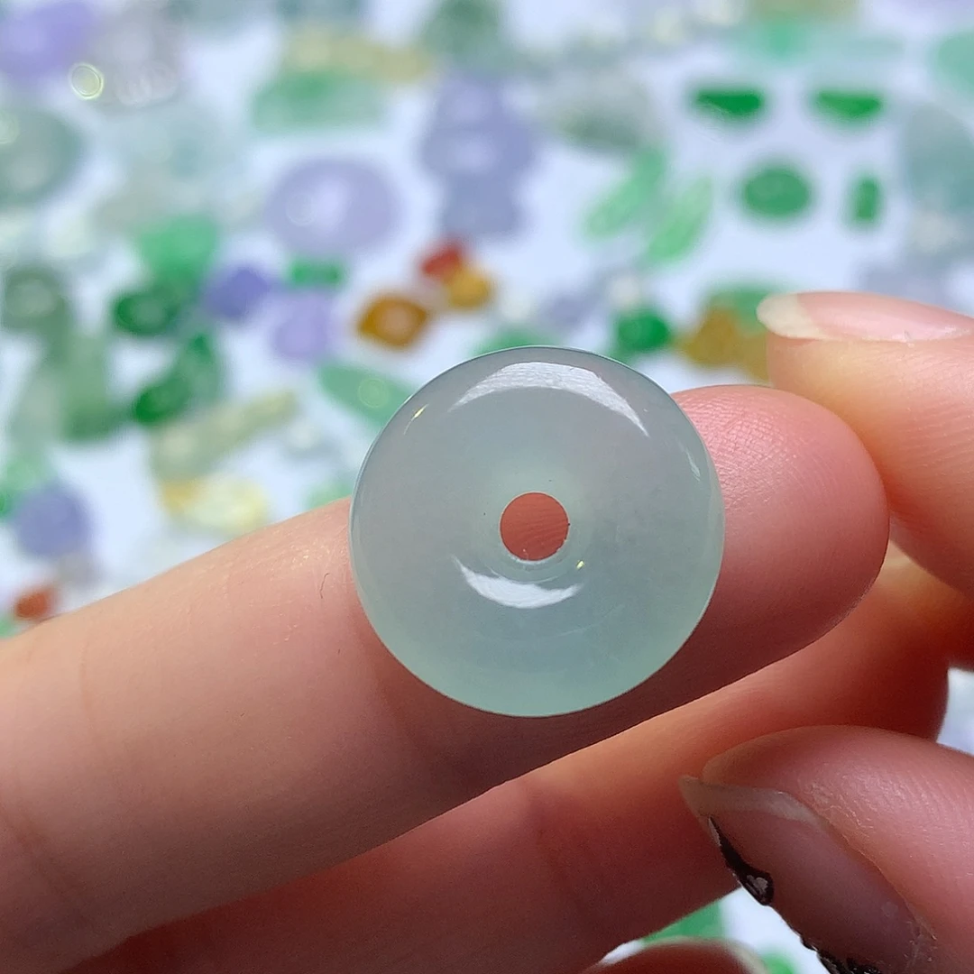 翡翠未镶嵌颈饰甜甜圈