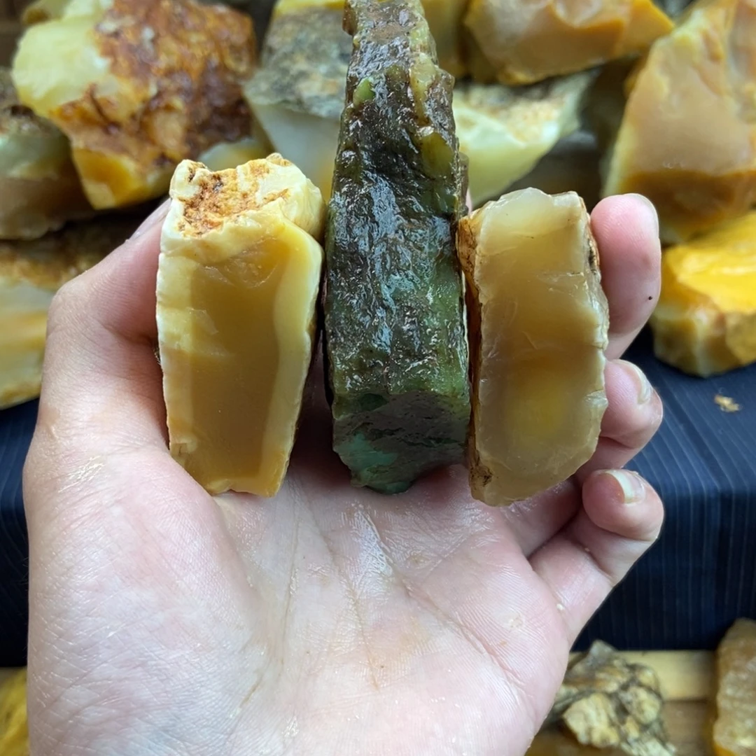 石英质玉（黄龙玉）未镶嵌珠宝奇石