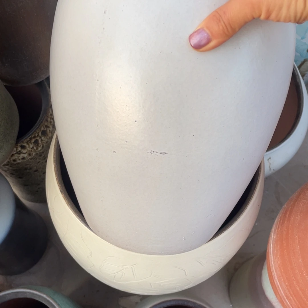 花盆紫砂27×20龙蛋白色瑕