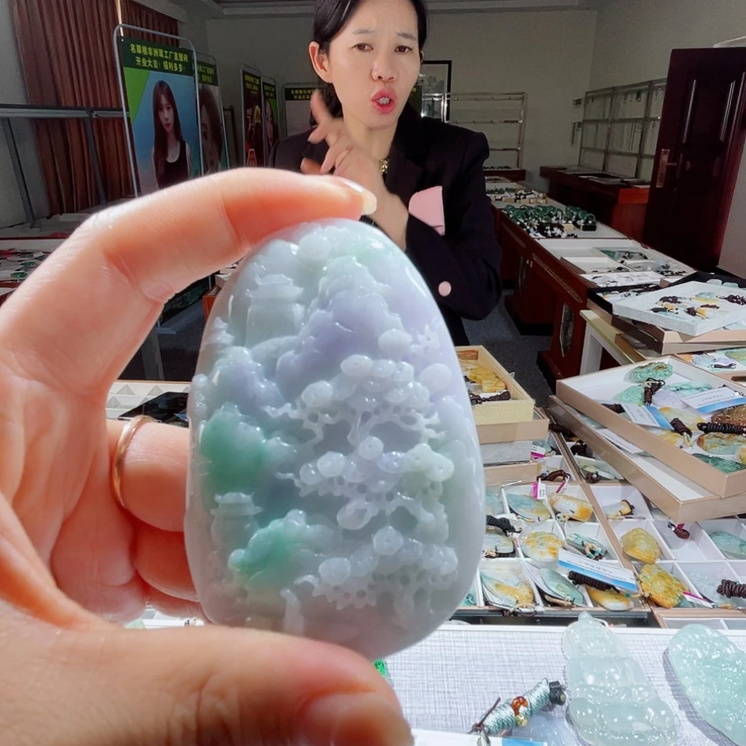 翡翠未镶嵌颈饰一个