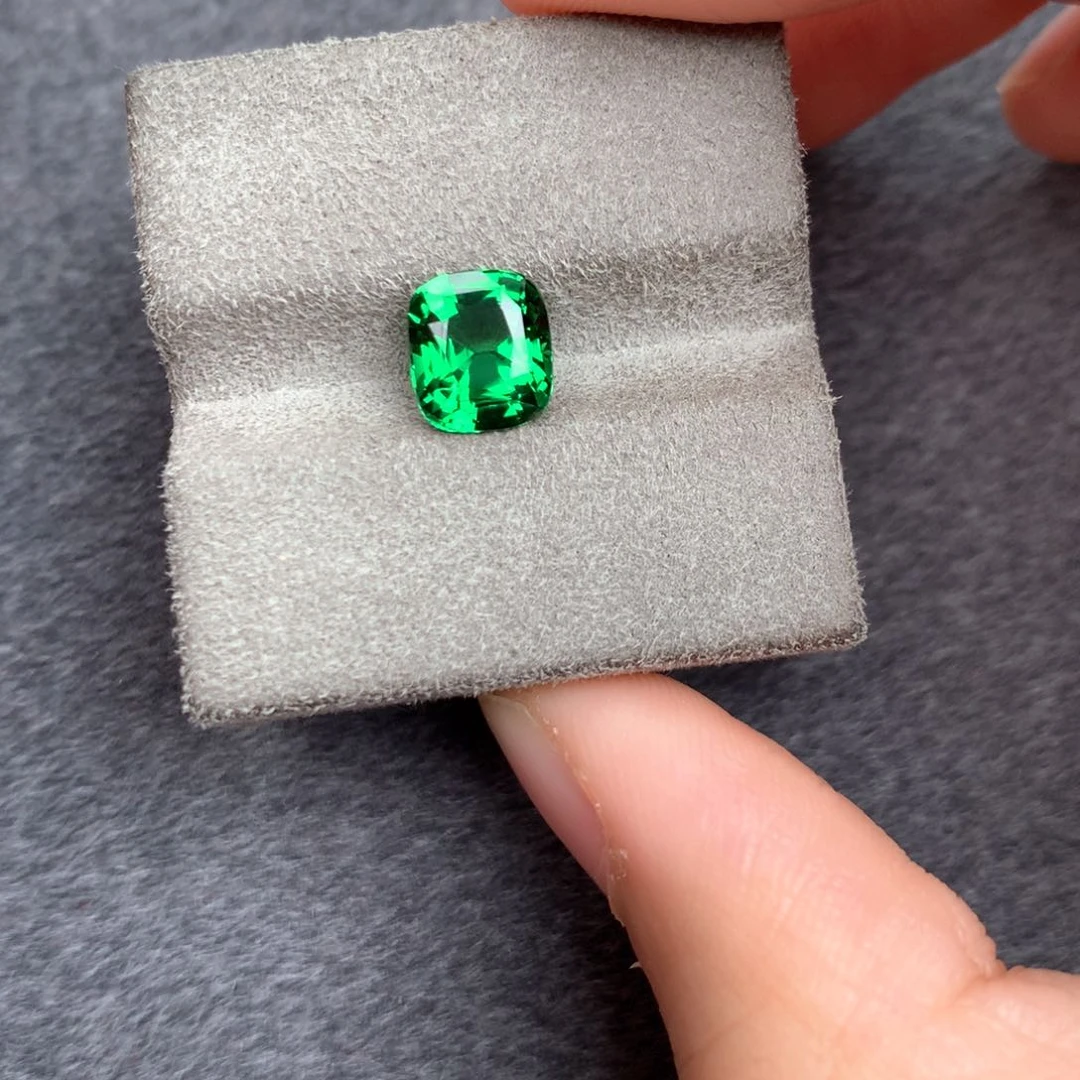 未镶嵌2.1ct卡扎尼绿石榴石（沙弗莱）