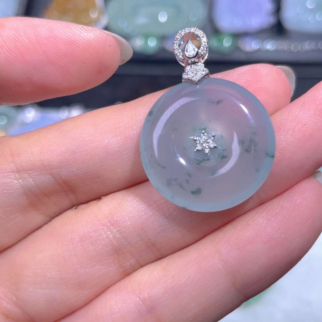 颈饰18K金镶嵌翡翠翡翠