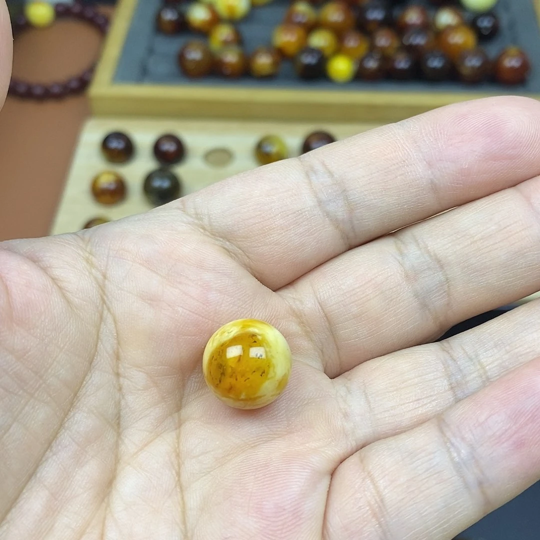 大***觉未镶嵌琥珀裸石蜜蜡