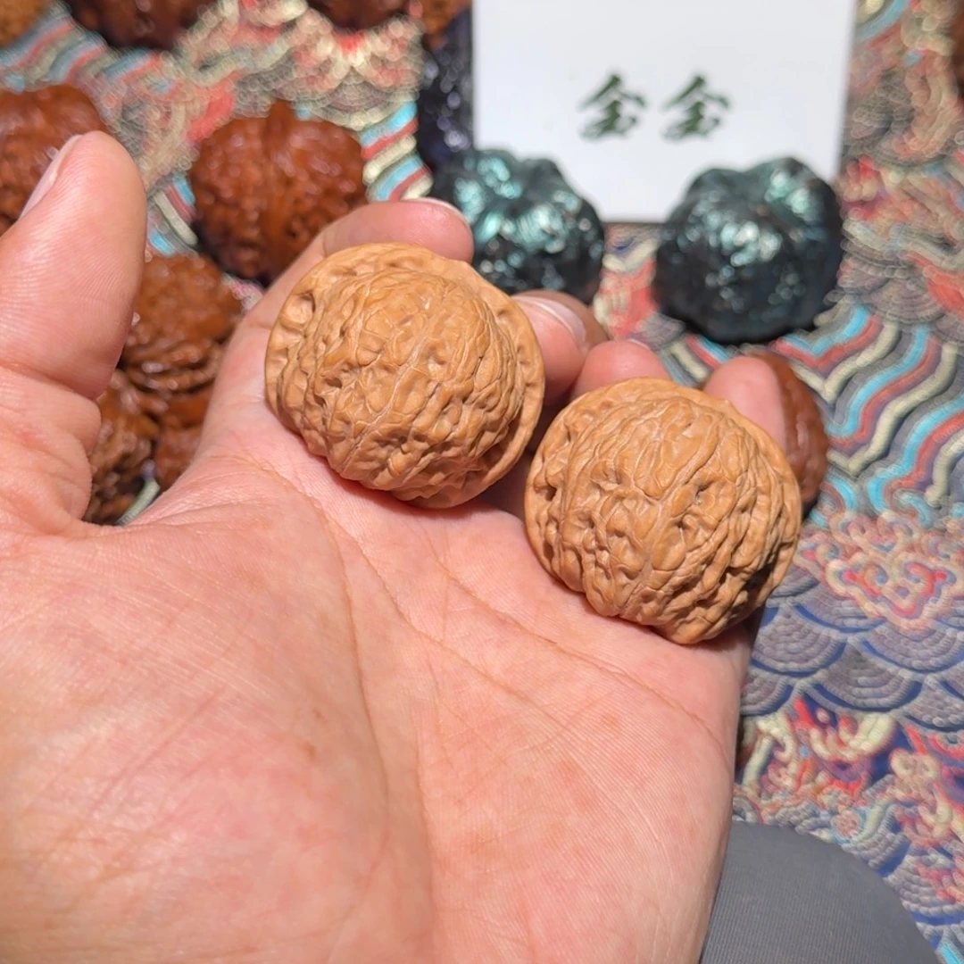 把件核桃2148乾隆磨，尺寸39 39 33