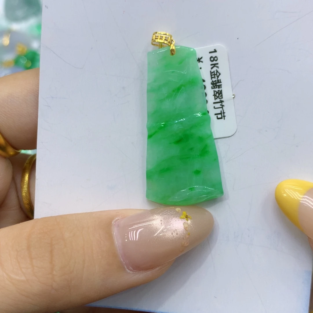 颈饰18K金镶嵌翡翠