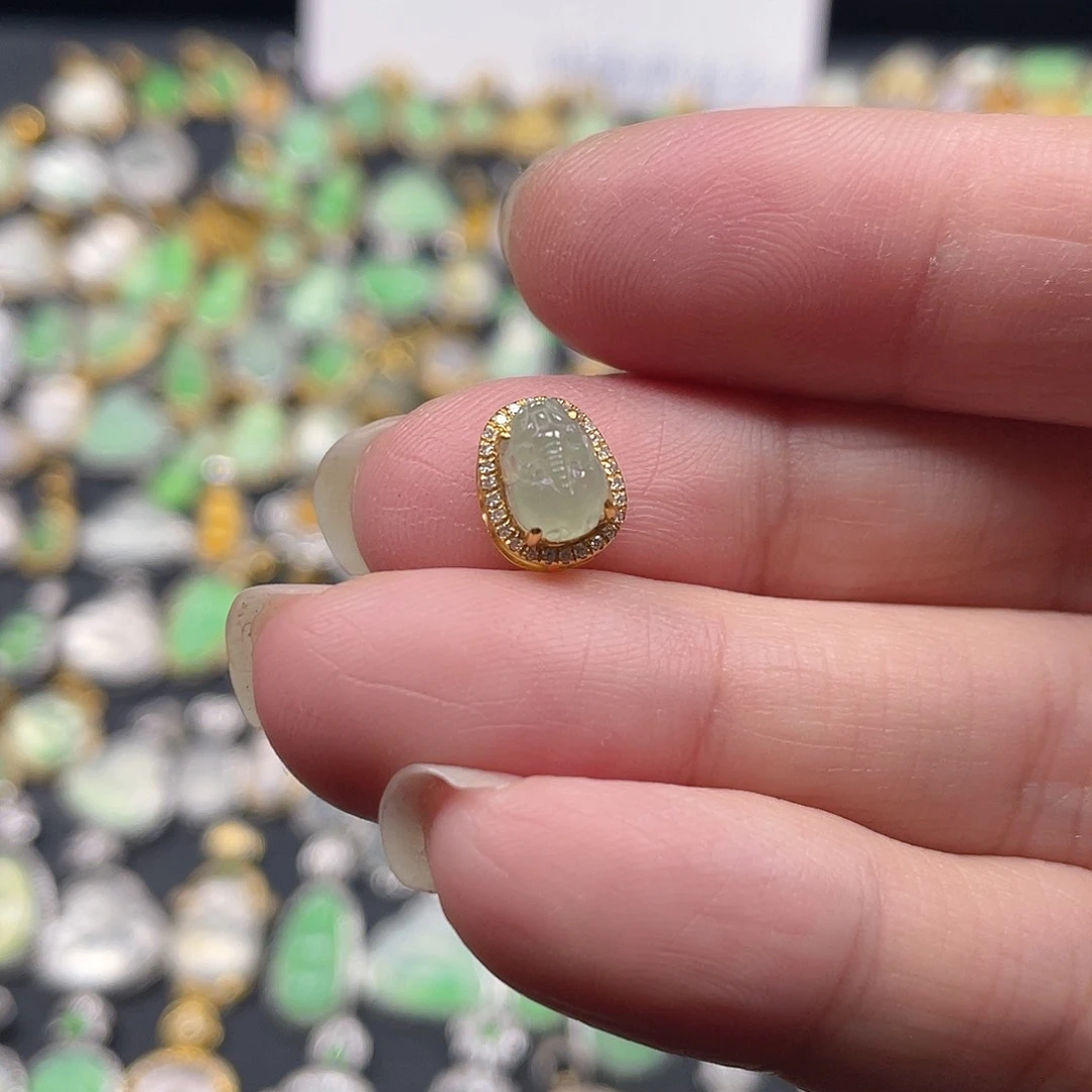 翡翠颈饰18K金镶嵌天然翡翠18kA货