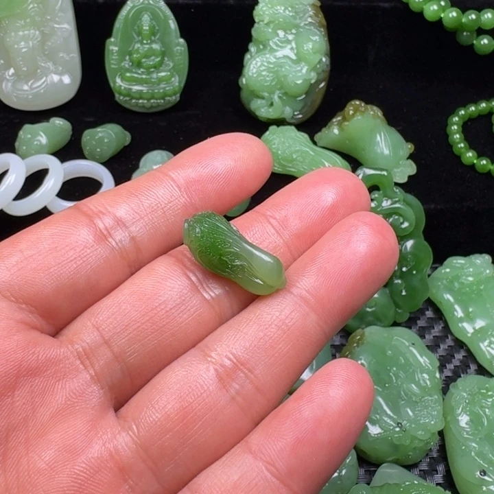 和田玉未镶嵌耳饰