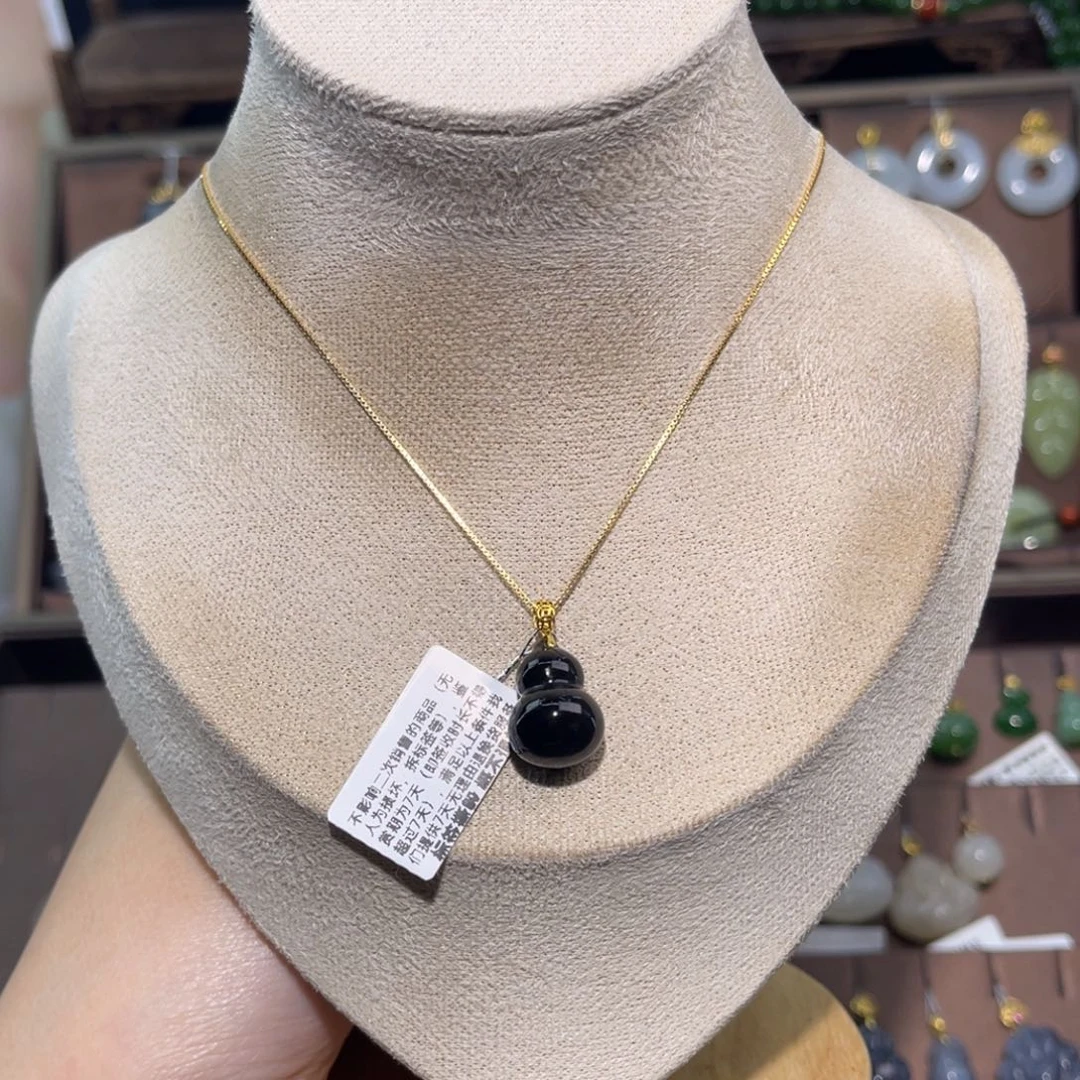 和田玉18K金镶嵌吊坠(赠链)