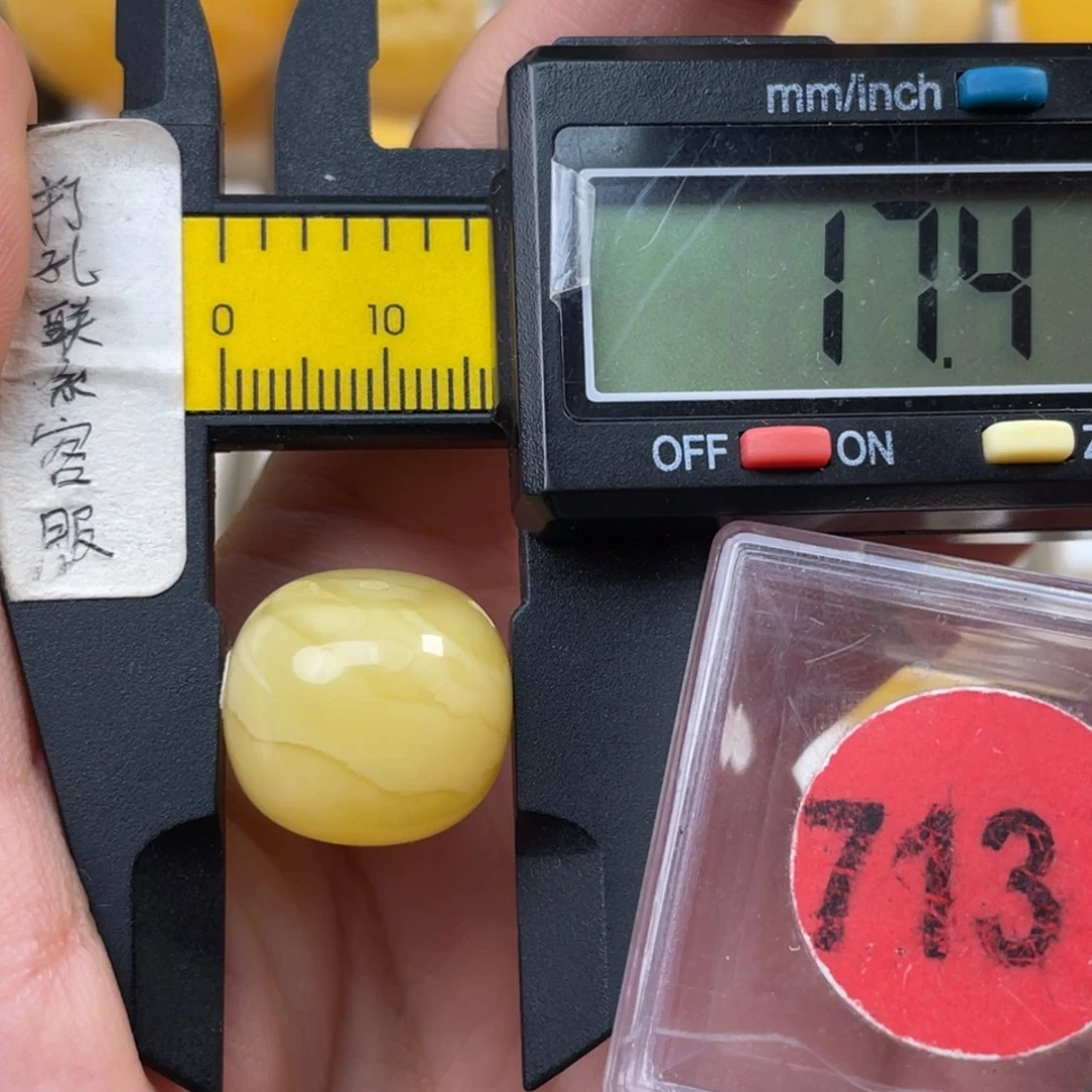 蜜蜡未镶嵌珠宝奇石