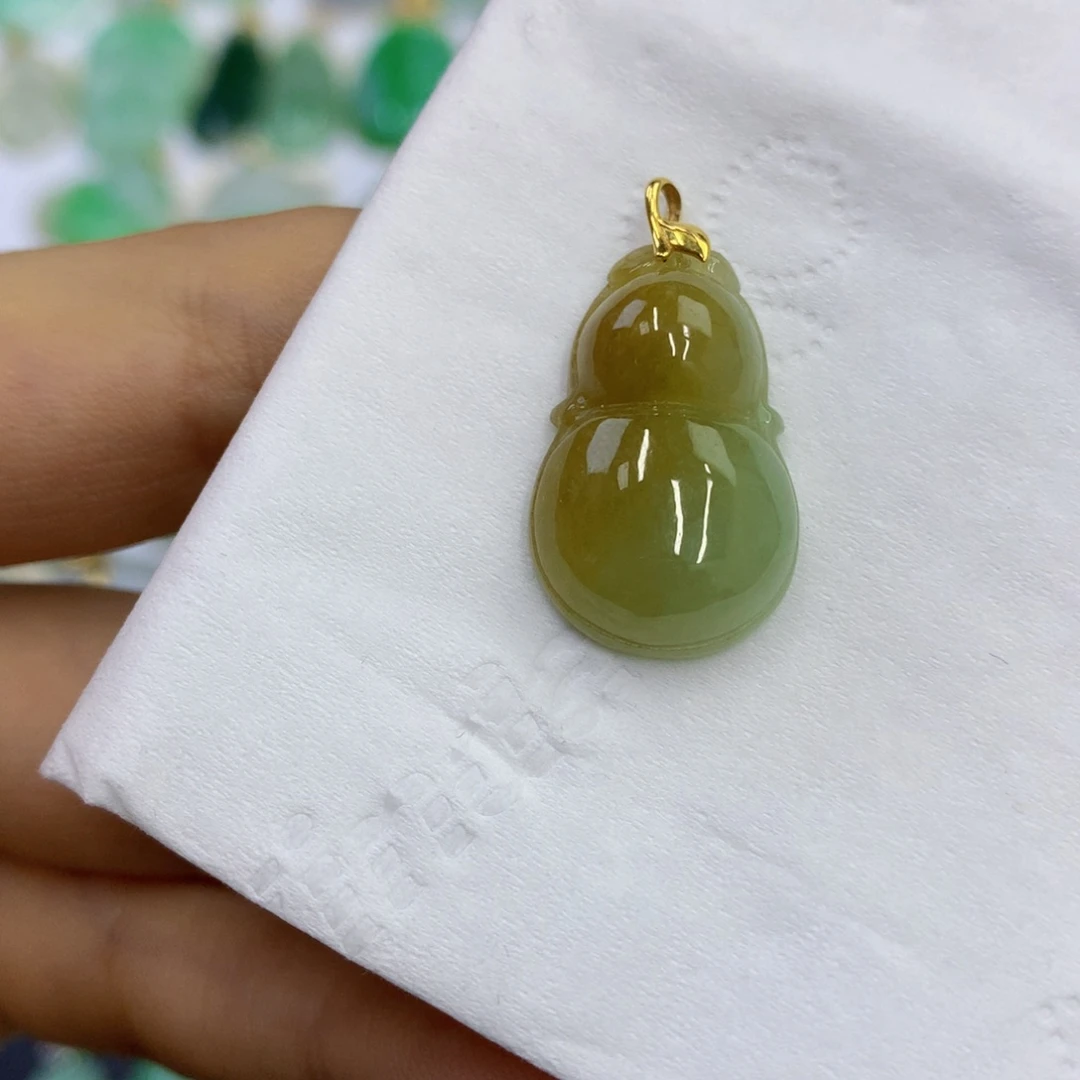 翡翠18K金镶嵌颈饰翡翠