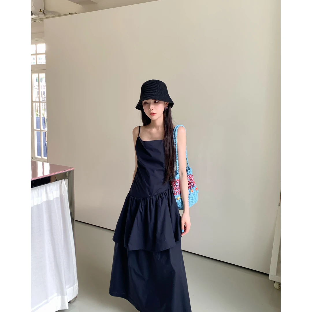 【大小姐的低调日常】27392 法式设计感不规则褶皱收腰吊带连衣裙