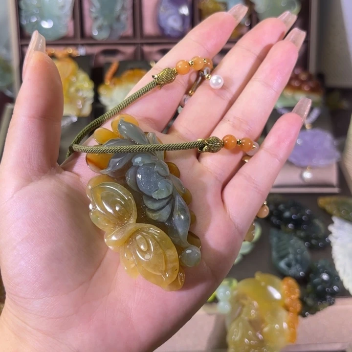 蛇纹石玉未镶嵌颈饰ℳ****?随机发