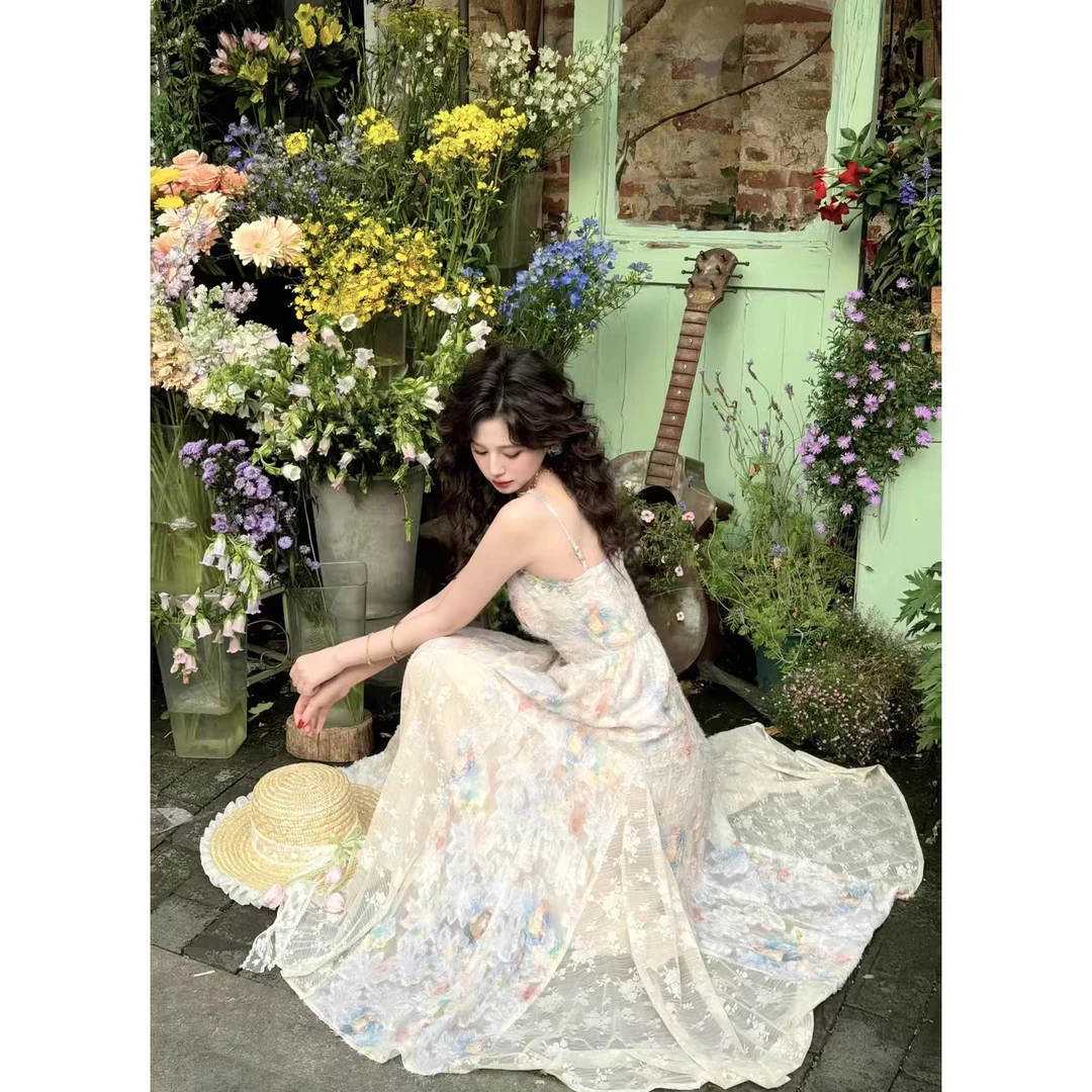 2025新款气质法式轻奢设计感碎花夏季吊带连衣裙度假风收腰长裙