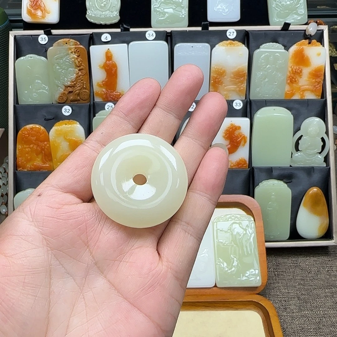 顺***江昆仑山料一物一拍平安扣