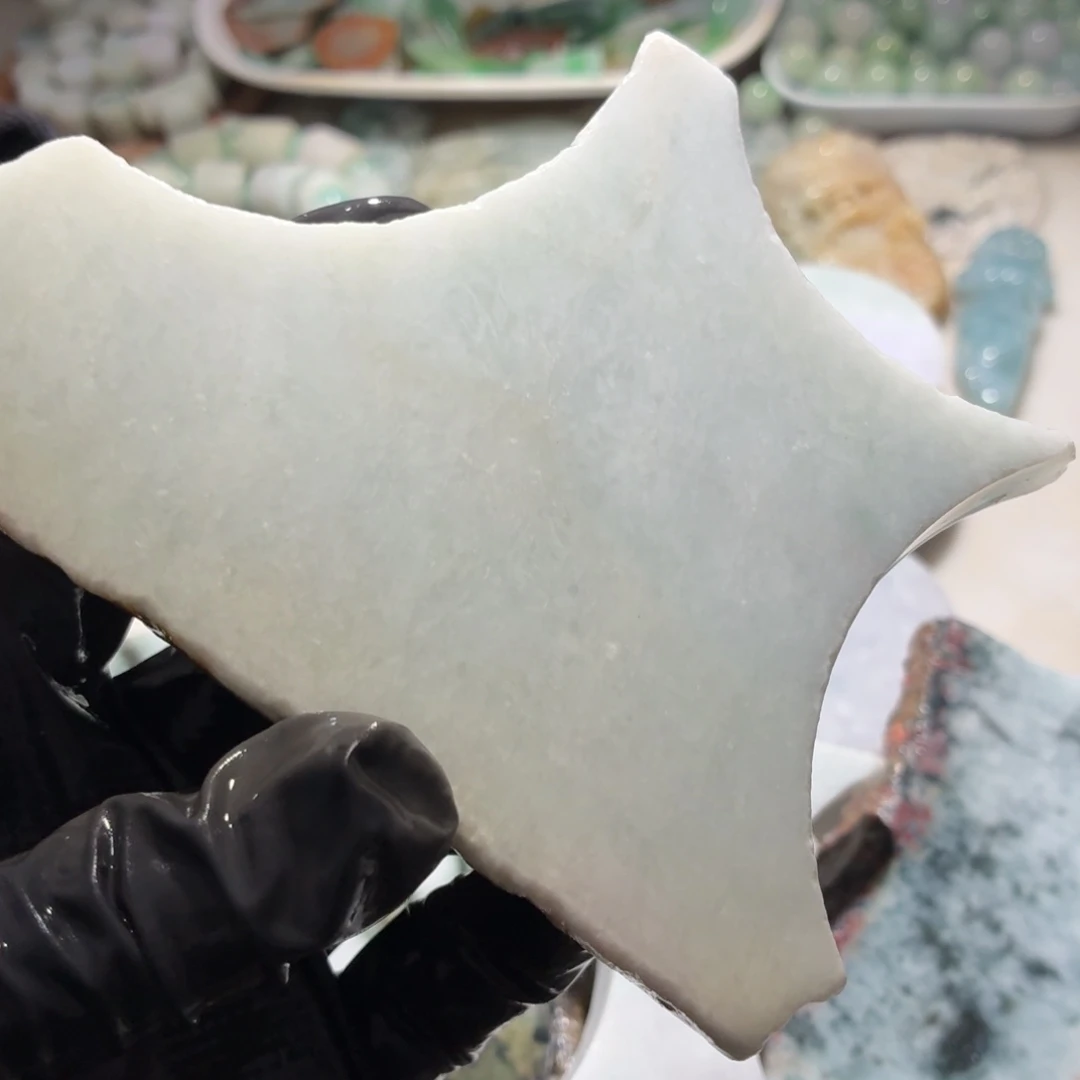 翡翠足铂镶嵌颈饰边角料