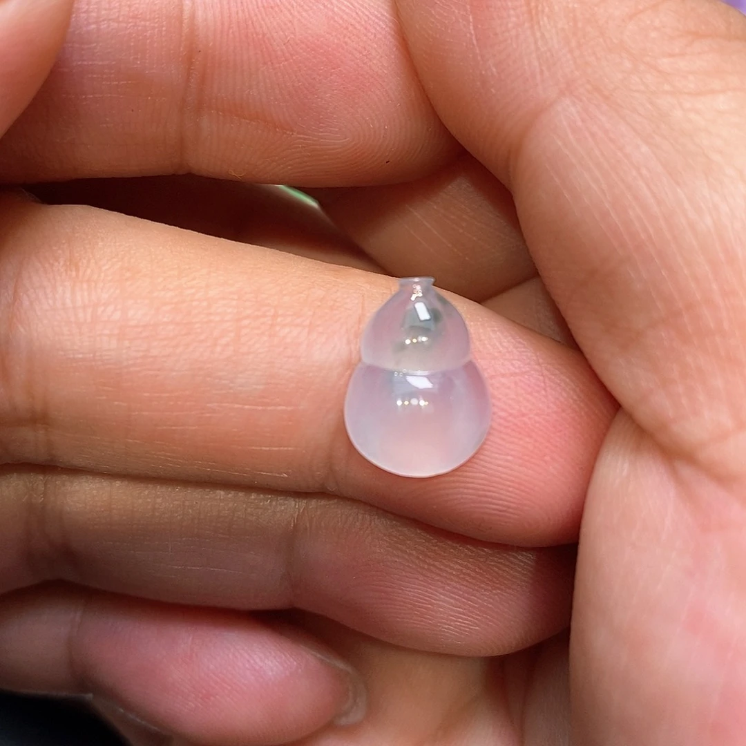 翡翠未镶嵌颈饰葫芦