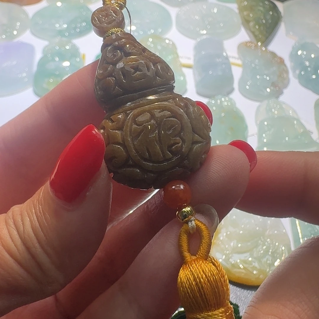 翡翠未镶嵌颈饰吊坠